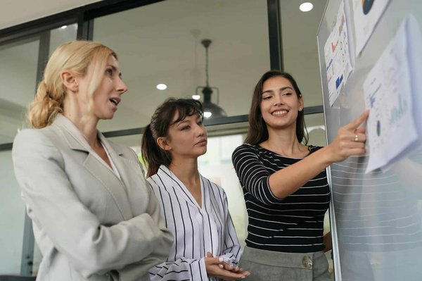Comment les techniques de relaxation en Yoga peuvent-elles améliorer la concentration en Taekwondo?